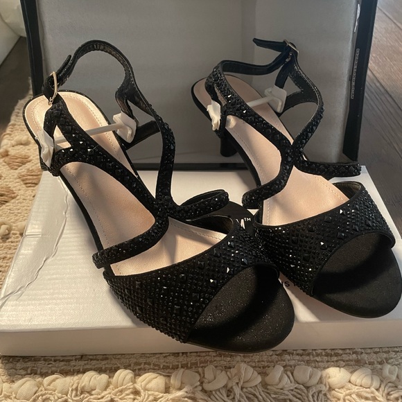 Heels - Picture 2 of 5